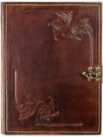 Großes braunes Lederbuch mit zarten Ornamenten an den Seiten