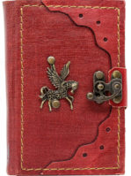 Rotes Lederbuch mit einem Pegasus aus Metall