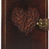 Braunes Lederbuch mit eine aufgeprägtem Herz